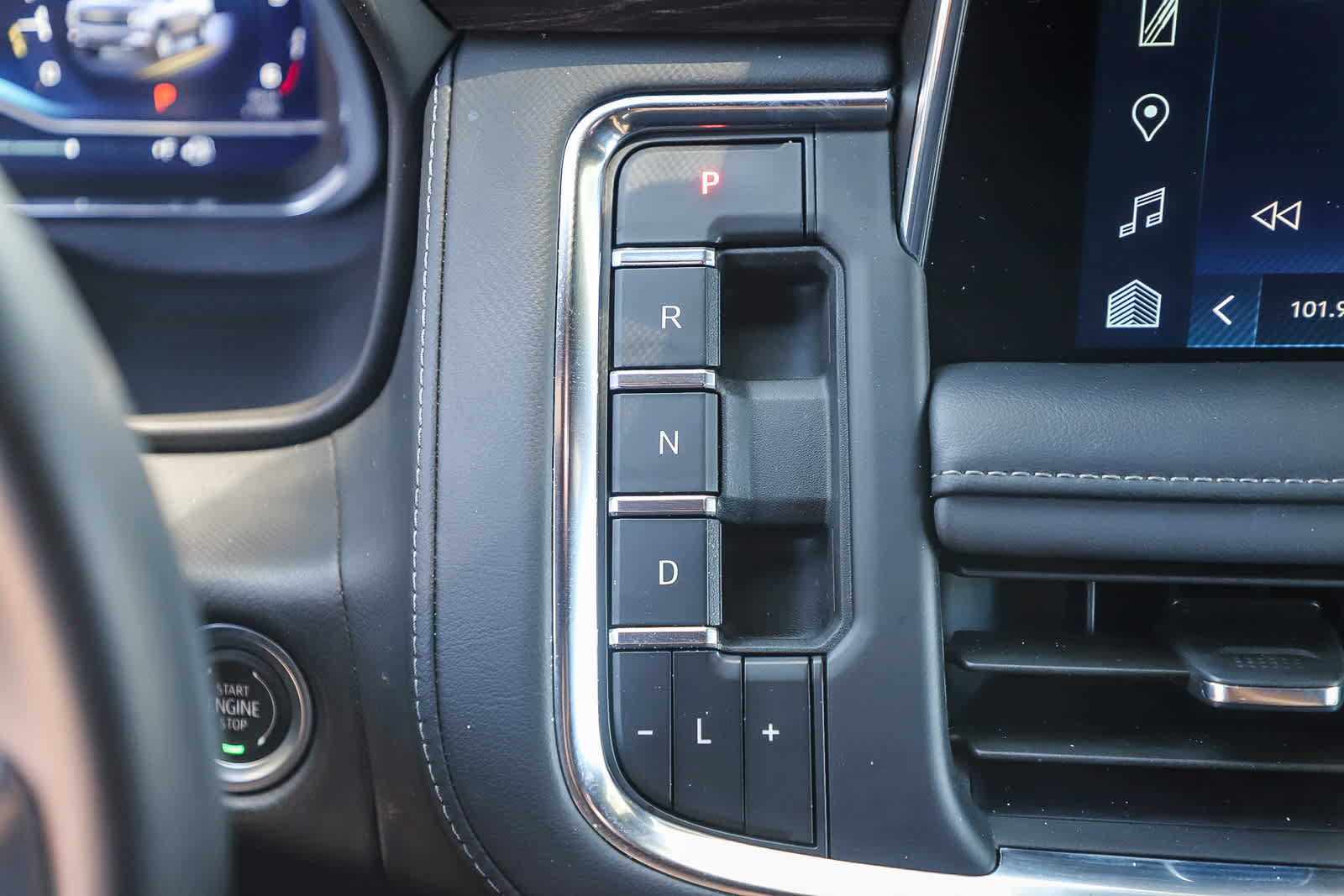 Used 2024 Chevrolet Tahoe LT w/ Luxury Package RWD image 18