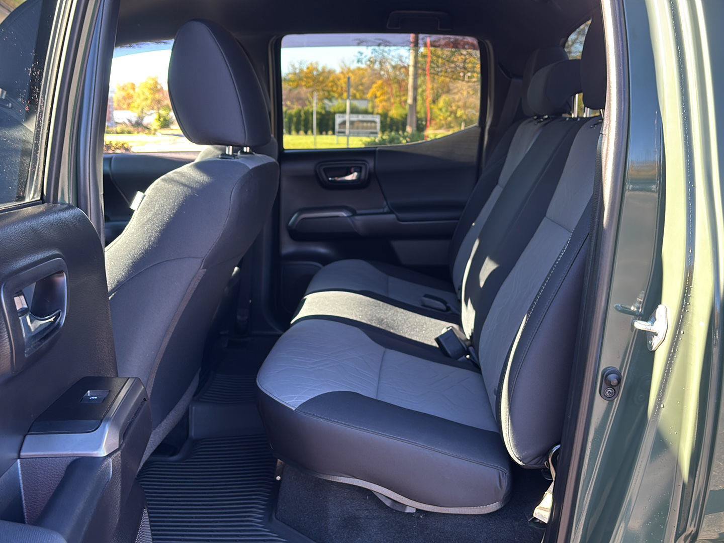Used 2021 Toyota Tacoma TRD Sport w/ Technology Package AWD/4WD image 17