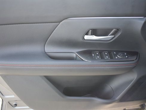 Used 2025 Nissan Kicks SR image 12