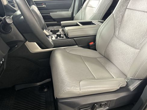Used 2025 Toyota Tundra Limited AWD/4WD image 21