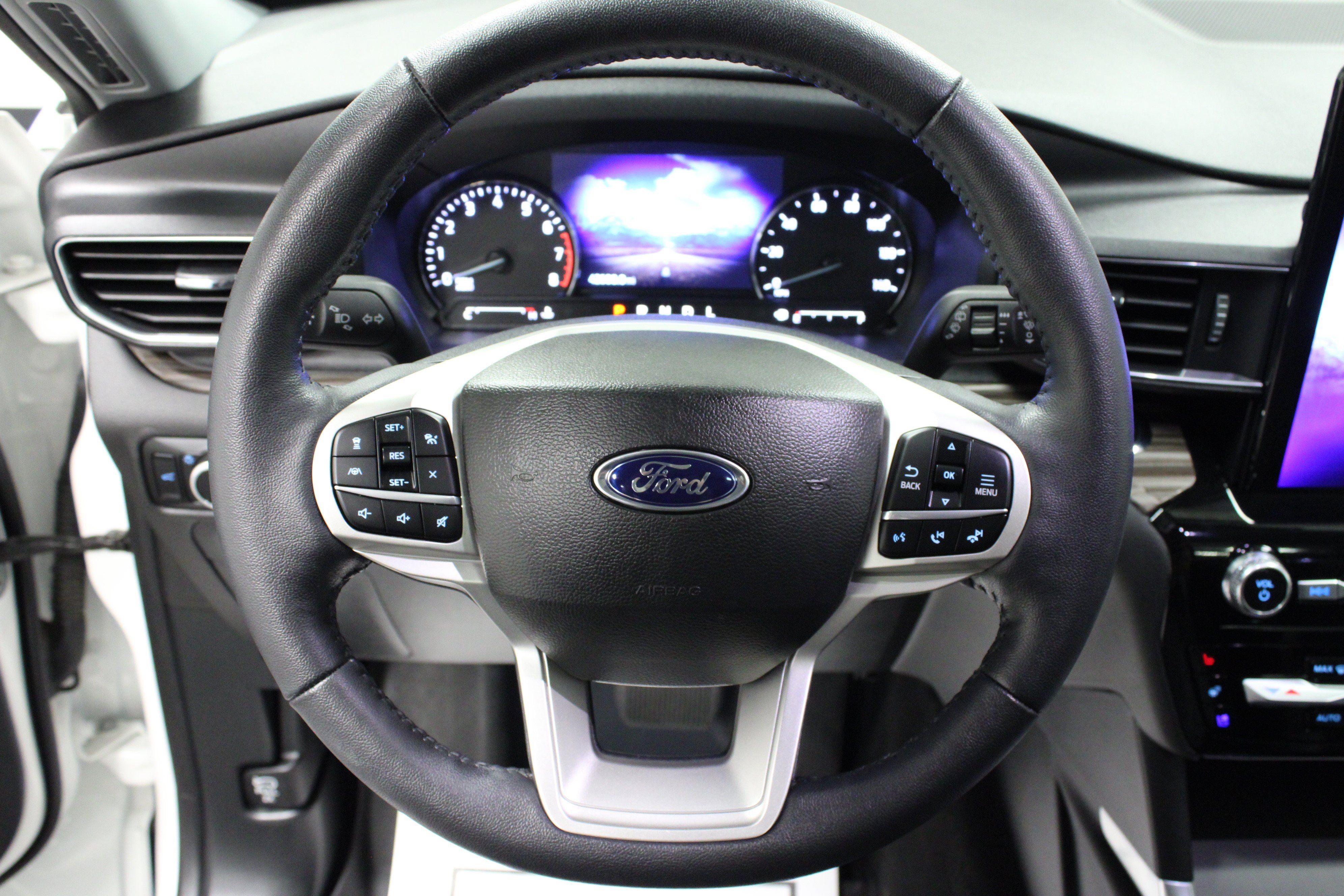 Used 2023 Ford Explorer Limited w/ Limited Technology Package AWD/4WD image 18