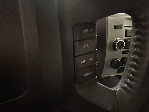 Used 2009 Ford Escape XLT image 17