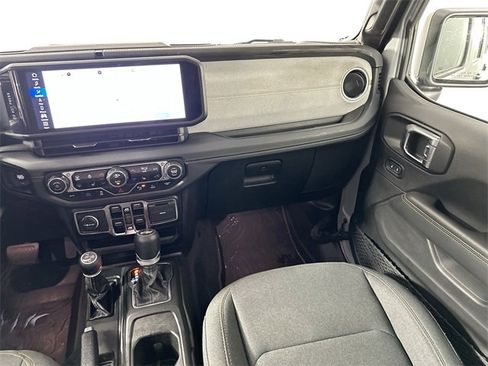 Used 2024 Jeep Wrangler Unlimited Sahara w/ Technology Group image 27