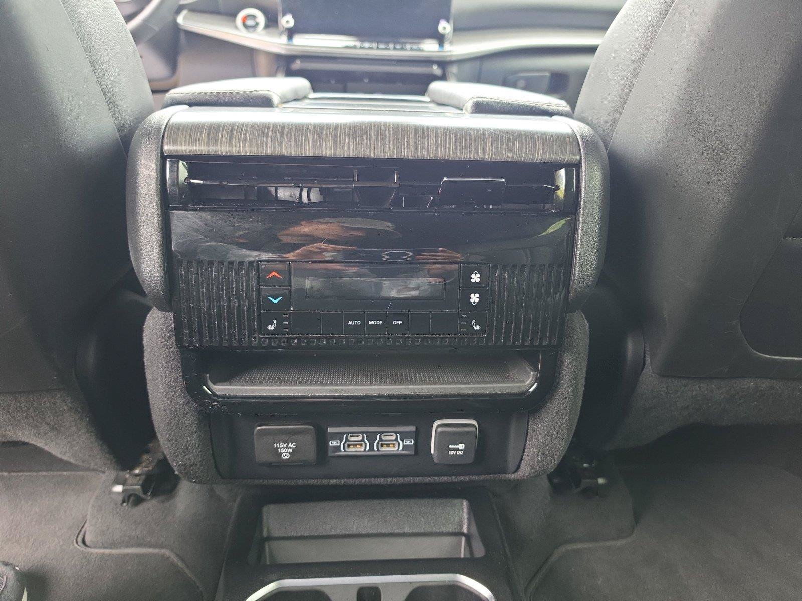 Used 2024 Jeep Wagoneer Series III AWD/4WD image 14