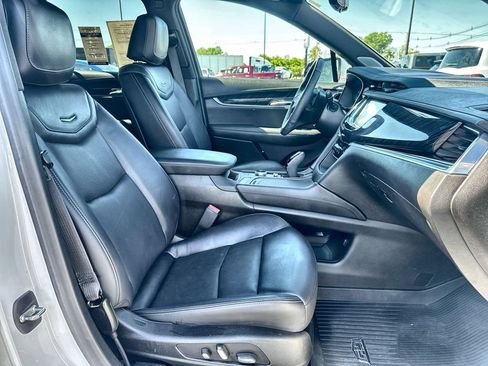 Used 2024 Cadillac XT6 Premium Luxury w/ Technology Package AWD/4WD image 26