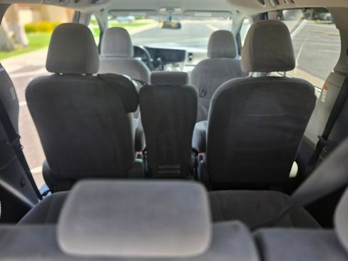 Used 2017 Toyota Sienna LE FWD image 20