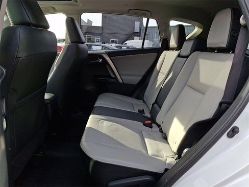 Used 2016 Toyota RAV4 Limited image 10