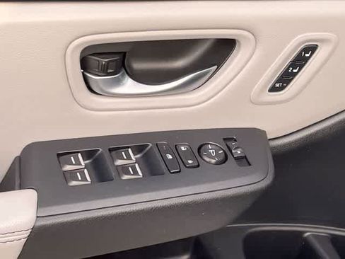 Certified 2024 Honda Pilot Touring image 30
