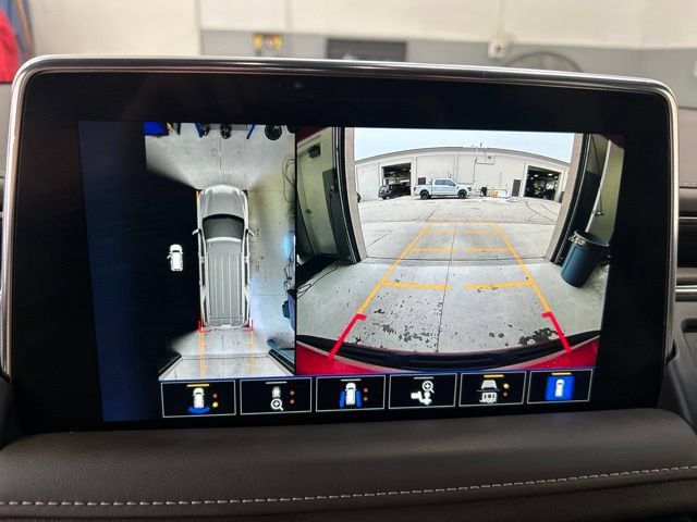 Used 2022 Chevrolet Tahoe Z71 w/ Luxury Package AWD/4WD image 13