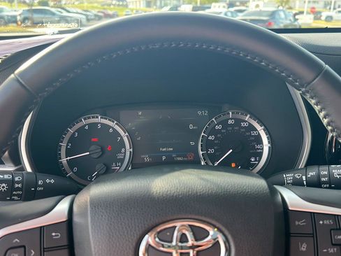 Certified 2024 Toyota Highlander XLE image 23