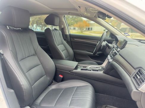 Used 2019 Honda Accord Touring image 10