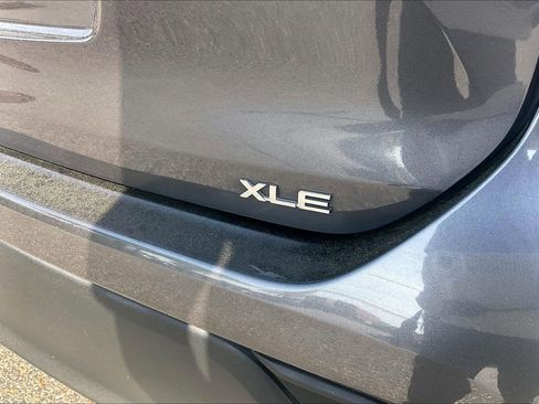 Used 2023 Toyota Highlander XLE image 10