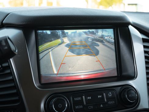 Used 2017 Chevrolet Suburban LT image 24