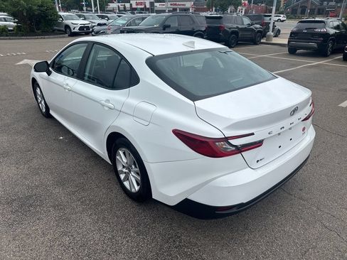 Used 2025 Toyota Camry LE FWD image 5