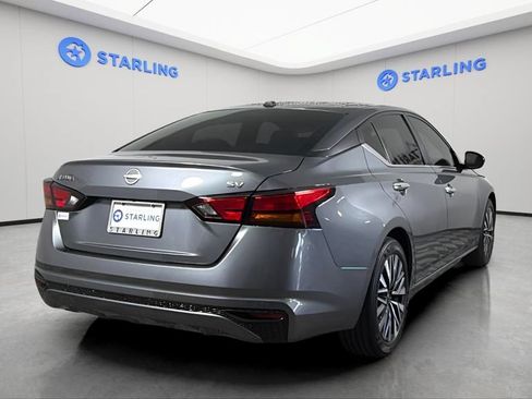 Used 2024 Nissan Altima 2.5 SV FWD image 8