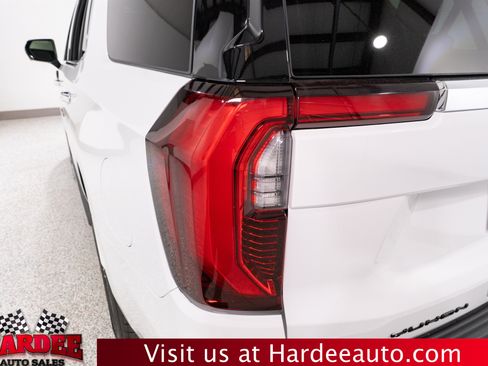 Used 2025 GMC Yukon Elevation w/ Elevation Premium Package AWD/4WD image 9