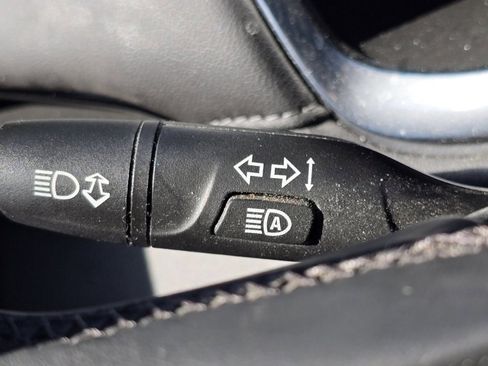 Used 2023 Chevrolet Traverse LT image 29