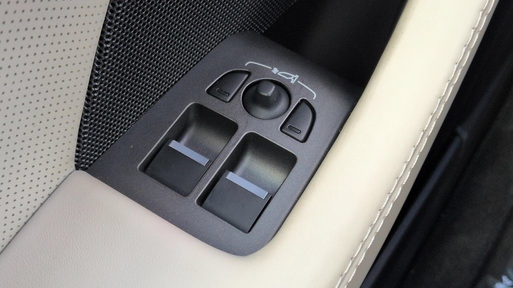 Used 2023 Jaguar F-TYPE R-Dynamic AWD/4WD image 17