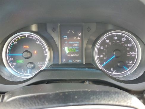 Used 2022 Toyota Venza LE image 24