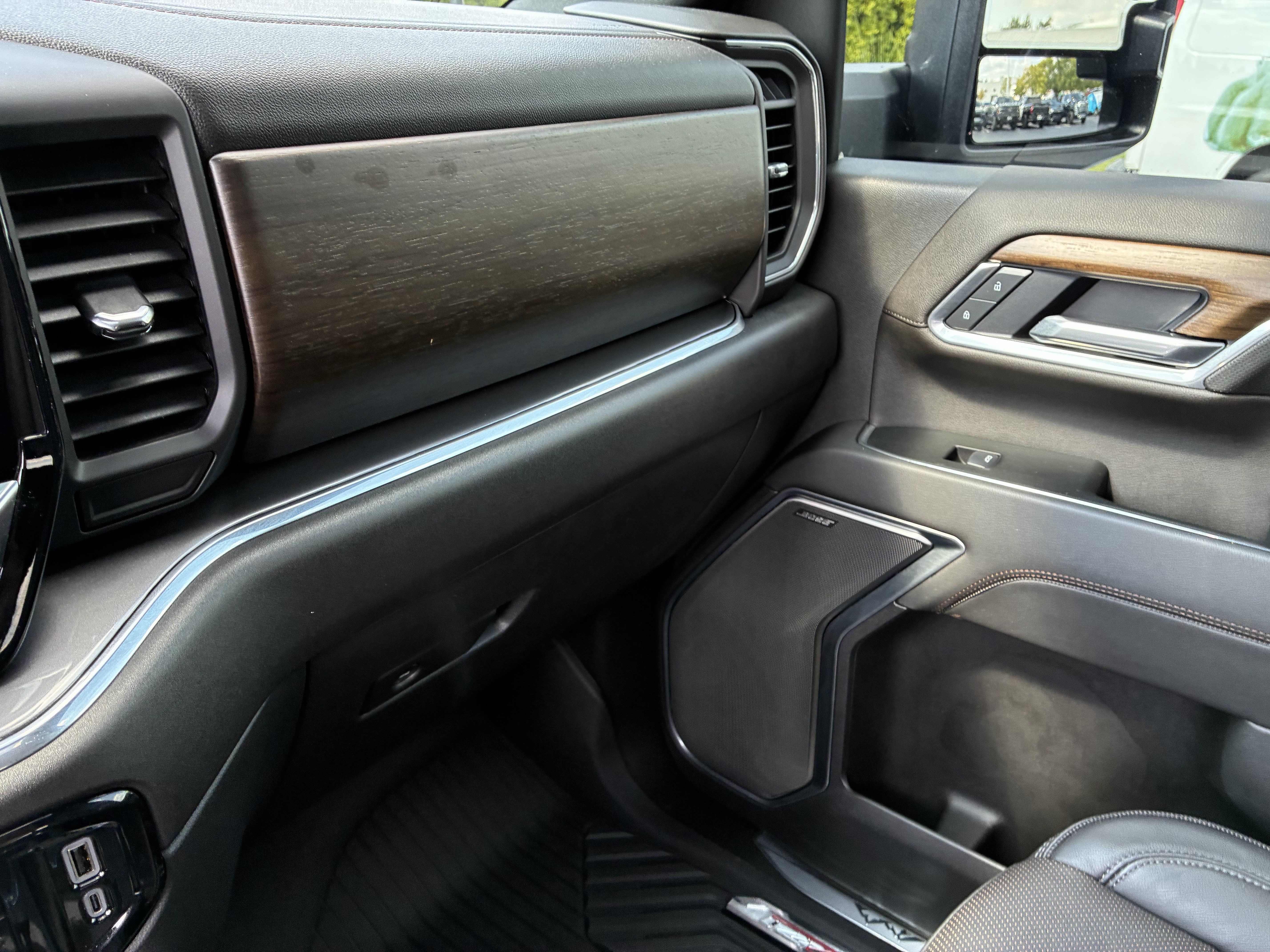 Used 2025 Chevrolet Silverado 3500 High Country w/ High Country Premium Package AWD/4WD image 39