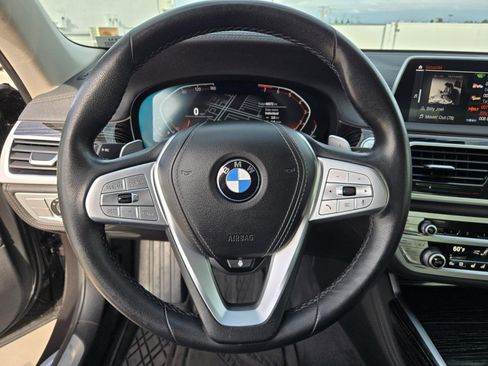 Used 2022 BMW 740i image 17