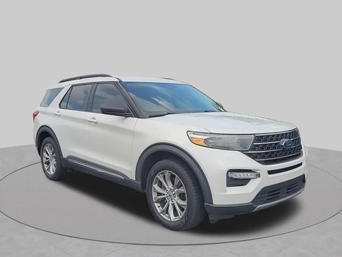 Used 2020 Ford Explorer XLT w/ Equipment Group 202A AWD/4WD image 2