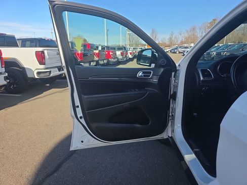 Used 2022 Jeep Grand Cherokee Limited image 19