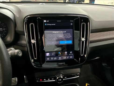 Used 2021 Volvo XC40 P8 Recharge image 33