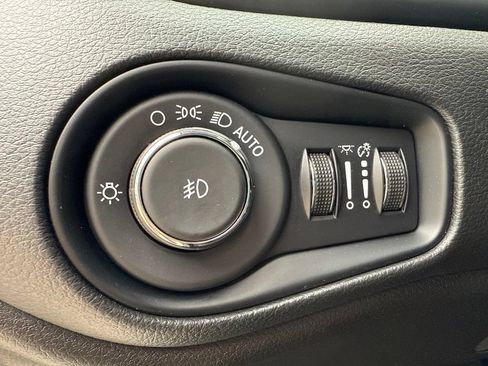 Used 2023 Jeep Renegade Altitude AWD/4WD image 20