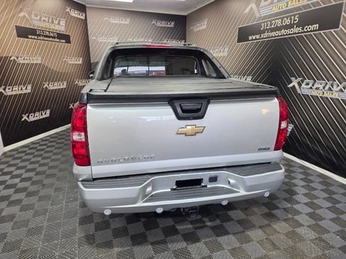 Used 2011 Chevrolet Avalanche LTZ image 11