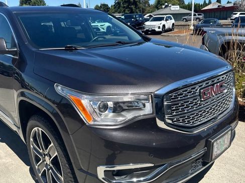 Used 2017 GMC Acadia Denali w/ Technology Package AWD/4WD image 4