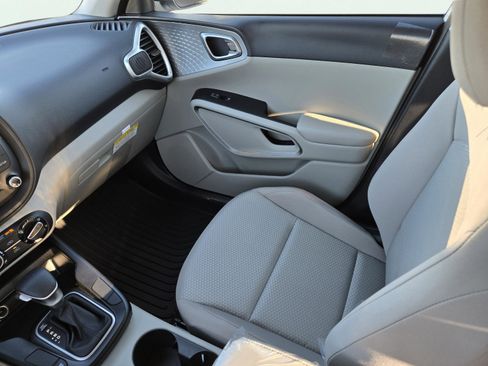 New 2025 Kia Soul LX image 19