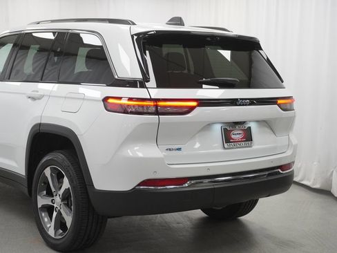 Used 2022 Jeep Grand Cherokee Limited 4xe w/ Luxury Tech Group II AWD/4WD image 14