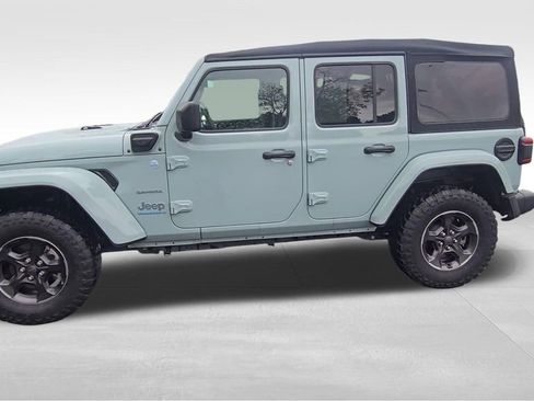 Used 2024 Jeep Wrangler Unlimited Sahara w/ Technology Group AWD/4WD image 5