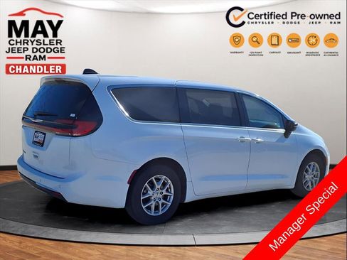 Used 2024 Chrysler Pacifica Touring-L FWD image 19