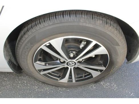 Used 2022 Nissan Sentra SV w/ Trunk Package image 9