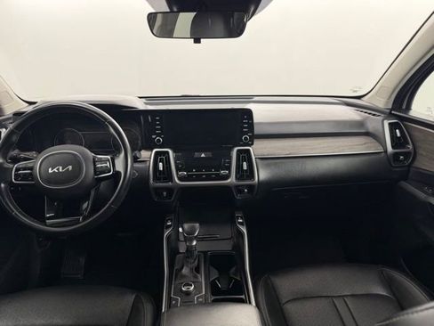 Used 2022 Kia Sorento S image 16