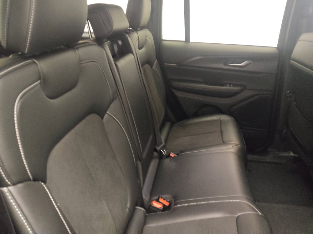 Used 2023 Jeep Grand Cherokee Altitude RWD image 19