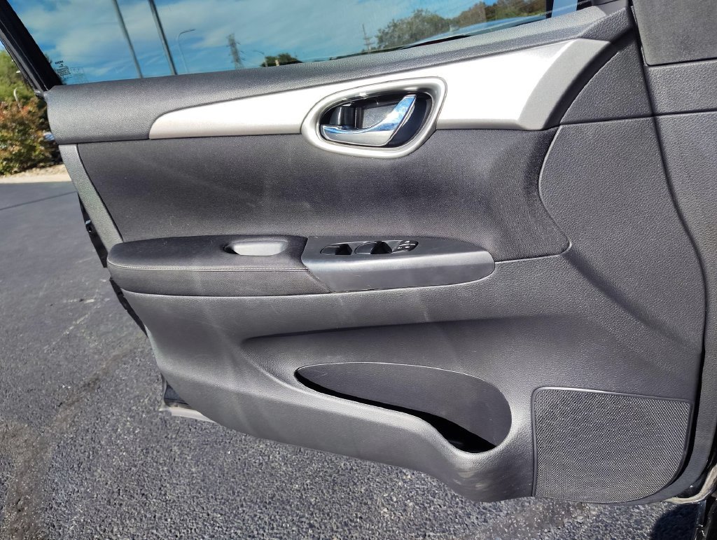 Used 2015 Nissan Sentra SV FWD image 18