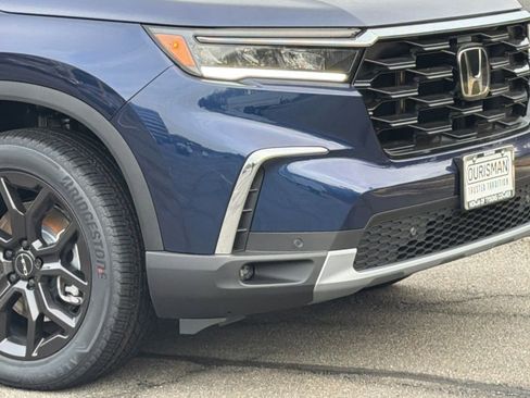 New 2025 Honda Pilot Touring image 4