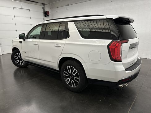 Used 2023 GMC Yukon AT4 w/ AT4 Premium Plus Package AWD/4WD image 8