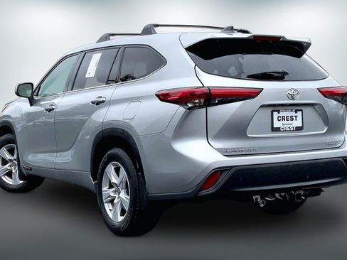 Used 2022 Toyota Highlander LE AWD/4WD image 10