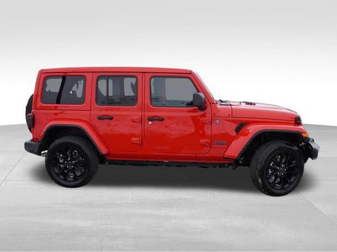 Certified 2025 Jeep Wrangler Unlimited Sahara w/ Safety Group image 4