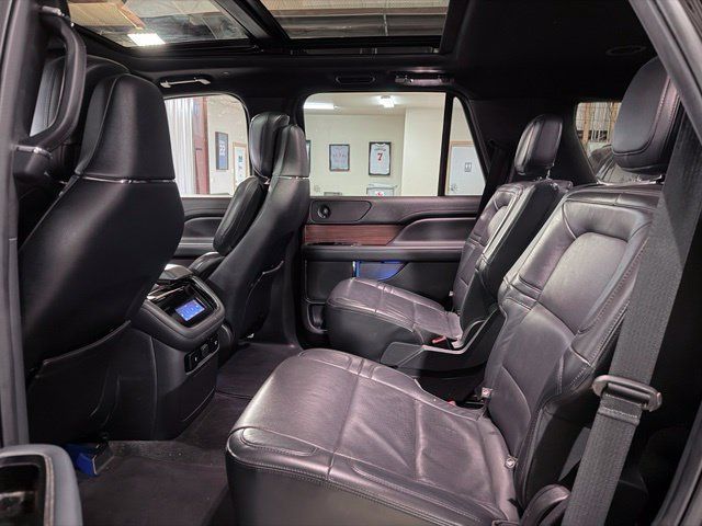 Used 2022 Lincoln Navigator Reserve AWD/4WD image 16