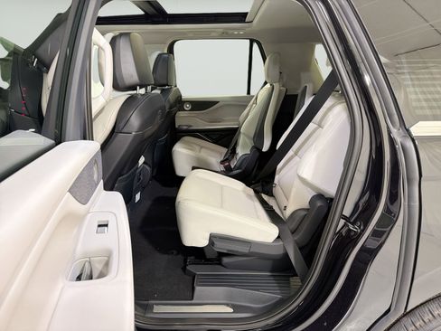 New 2026 Lincoln Navigator L Reserve AWD/4WD image 25