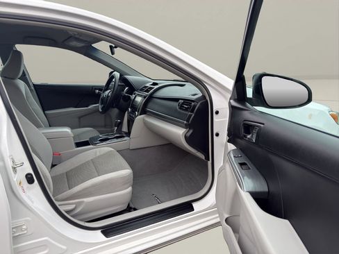 Used 2013 Toyota Camry LE image 17