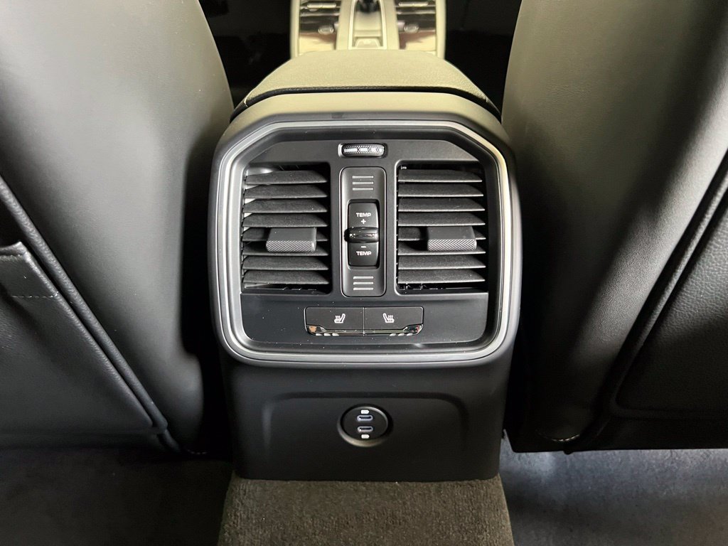 Used 2026 Porsche Macan AWD/4WD image 17