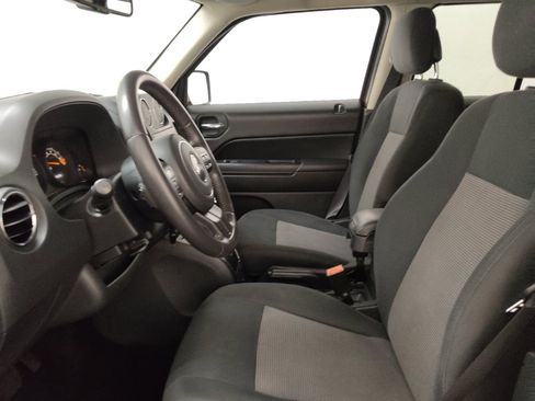 Used 2014 Jeep Patriot Latitude AWD/4WD image 17