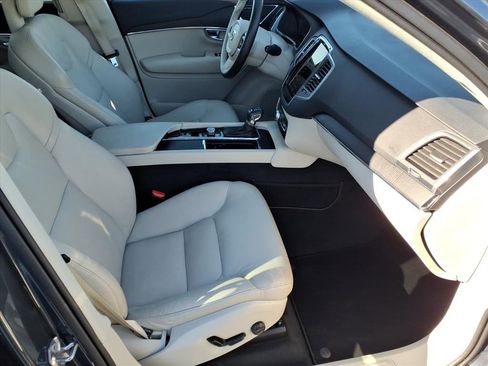 Used 2020 Volvo XC90 T6 Momentum w/ Protection Package Premier image 21