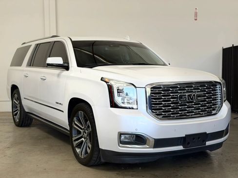 Used 2019 GMC Yukon XL Denali w/ Denali Ultimate Package AWD/4WD image 2